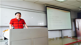 蔡晓新先生为暨南大学在读研究生授课