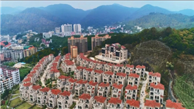 蝶变，温泉镇的新生。